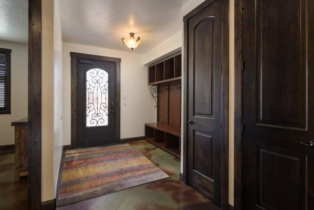 Luxury Downtown Rental Моуаб Екстериор снимка